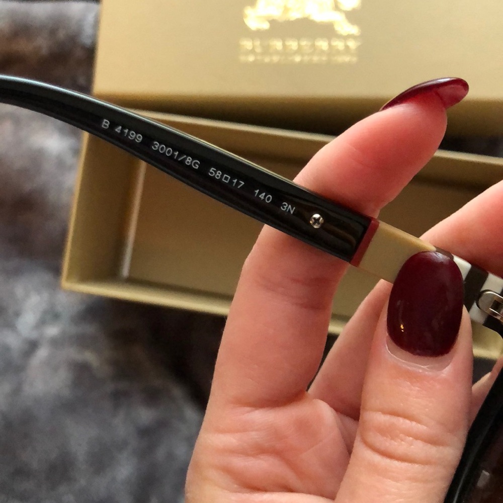 100% Authentic Burberry Sunglasses - Picture 6 of 8